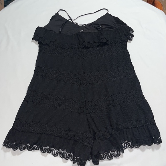GUESS Romper Vita Mixed Lace Ruffled Overlay Romper Black LARGE - Picture 3 of 10